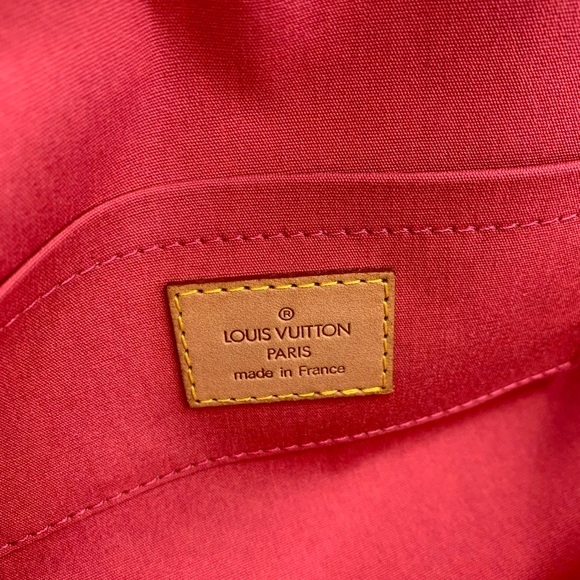 Auth Louis Vuitton LV Pink Framboise Vernis Monogram Leather Malibu Street Bag - Picture 14 of 16